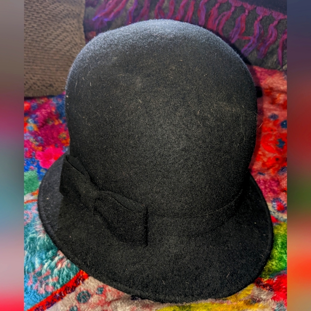 Basic Black Wool Cloche Hat With Bow